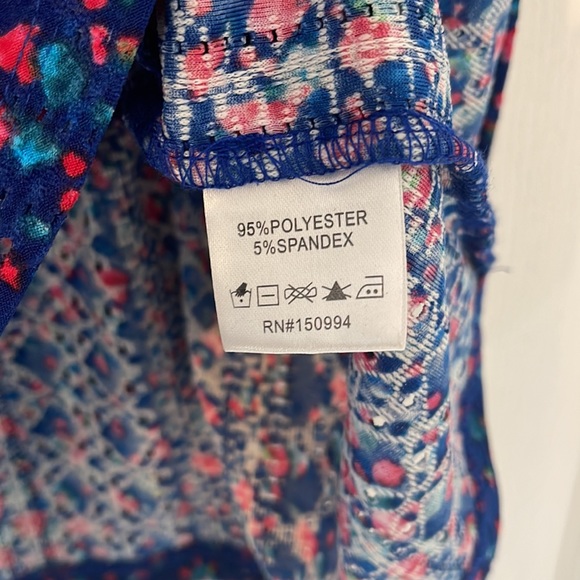 Bellini peplum mock neck with flutter sleeve, size L - Picture 3 of 3